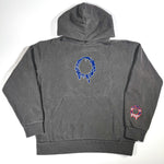 Pigment black OG “O” logo hoodie
Embroidered
Custom
Navy blue thread
Red thread
Silver thread
Oversized fit